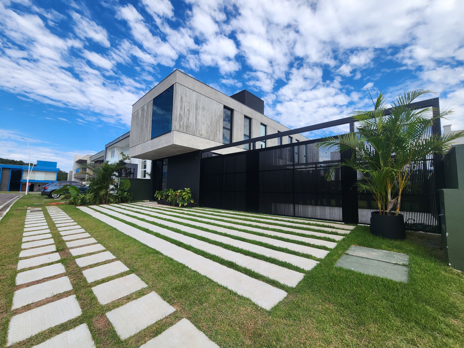 Casa minimalista em concreto aparente na Ilha do Arvoredo — Red Park